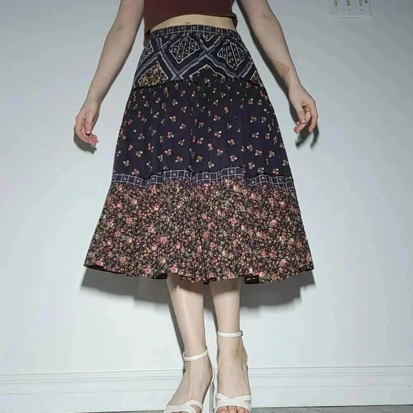 Vintage Navy and Pink Floral Midi Skirt - Picture 6 of 14